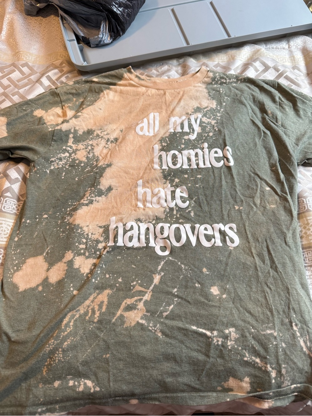 Graphic Tee "all my homies hate hangovers" - Olive & Bleach
